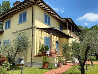 Casa Indipendente in Vendita a Pietrasanta, 1'200'000€, 340 m², arredato