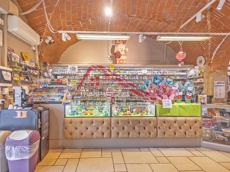 Attività commerciale in Vendita a Cascina, zona Titignano, 280'000€, 120 m²