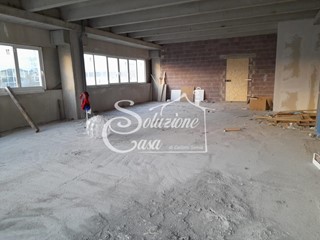 Immobile commerciale in Vendita a Collesalvetti, 120'000&euro;, 100 m²