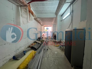 Magazzino in Affitto a Messina, 1'500€, 400 m²