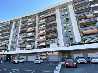 Negozio in Vendita a Roma, 120'000€, 75 m²