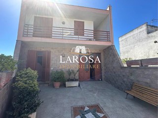 Casa Indipendente in Vendita a Vernole, zona Acquarica Di Lecce, 150'000€, 220 m², arredato