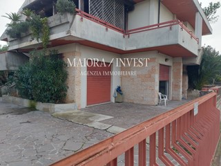 Capannone in Vendita a Martinsicuro, 98'000€, 340 m², con Box