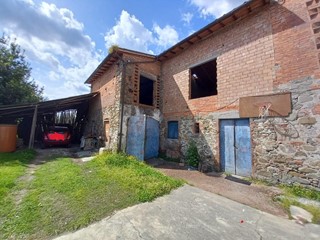 Casale in Vendita a Capannori, zona Segromigno In Piano, 75'000€, 120 m²