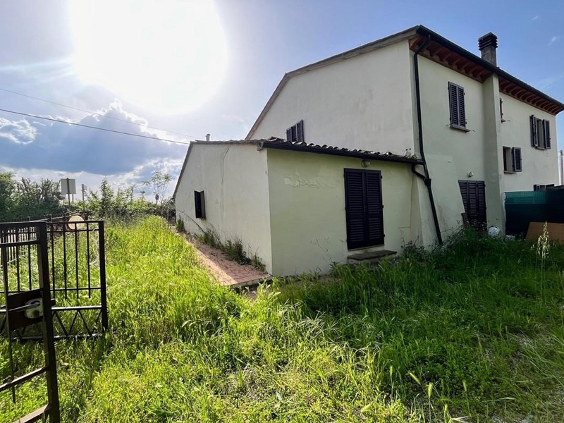 Appartamento in Vendita a Gambassi Terme, zona Varna, 190'000€, 120 m²