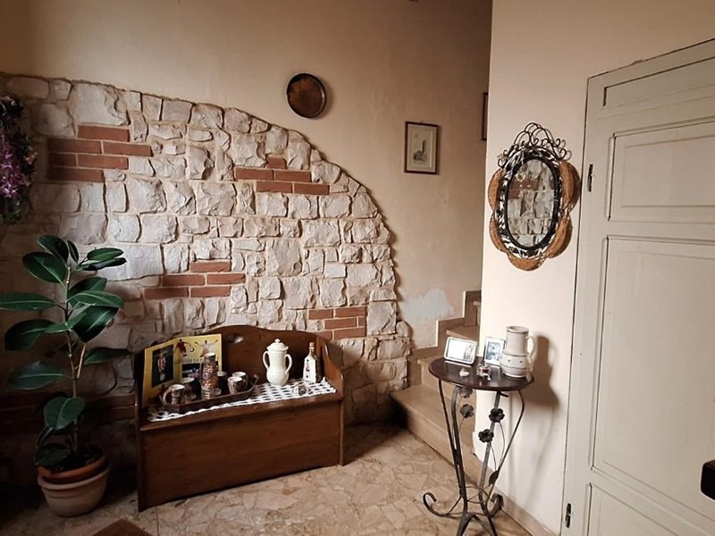 Casa Semi Indipendente in Vendita a Gallicano, 100'000€, 200 m², arredato