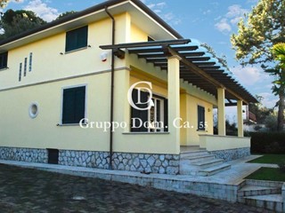 Quadrilocale in Affitto a Pietrasanta, zona Tonfano, 15'000€, 100 m², arredato