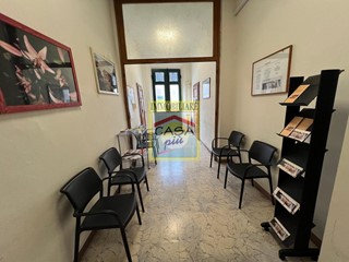 Ufficio in Affitto a Cascina, zona Navacchio, 850€, 100 m²