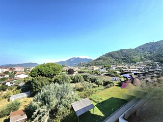 Appartamento in Vendita a Massa, zona Turano, 270'000€, 110 m², arredato