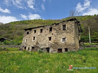 Casale in Vendita a Malonno, 65'000€, 360 m²