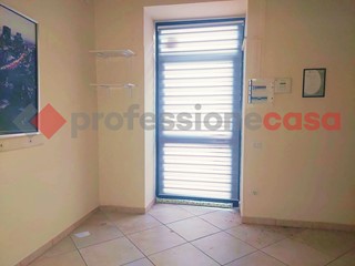 Negozio in Affitto a Castrocielo, 900€, 186 m²