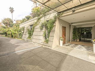 Ufficio in Affitto a Genova, zona Nervi, 2'000€, 130 m²