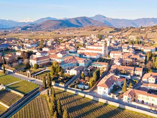 Terreno edificabile in Vendita a Erbusco, 1710 m²