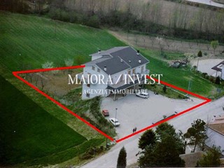 Casa Indipendente in Vendita a Carassai, 230'000€, 750 m²