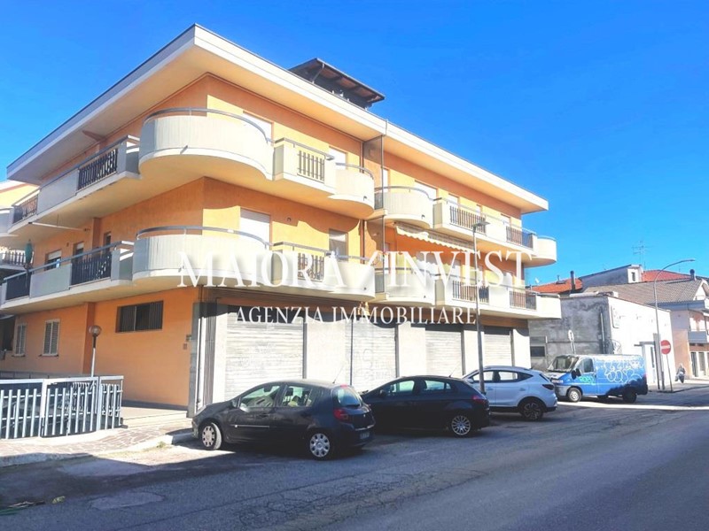 Immobile commerciale in Vendita a Alba Adriatica, 199'000€, 200 m²