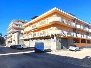 Immobile commerciale in Vendita a Alba Adriatica, 199'000€, 200 m²