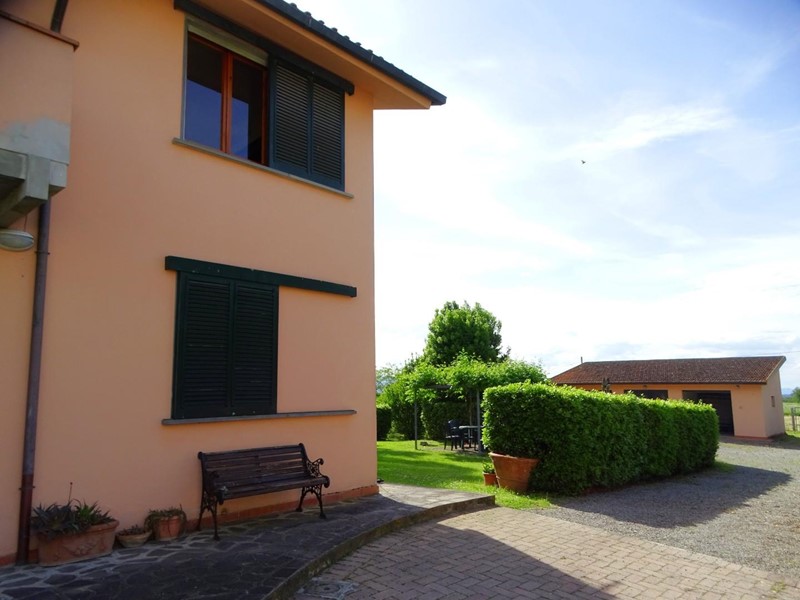 Villa in Vendita a Fucecchio, zona San Pierino, 460'000€, 345 m², con Box