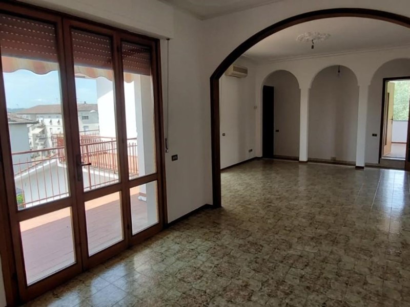 Appartamento in Vendita a Vinci, zona Sovigliana, 310'000€, 110 m², con Box