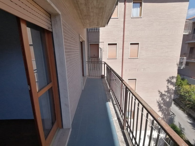 Quadrilocale in Vendita a L'Aquila, 133'000&euro;, 115 m²