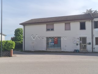 Capannone in Vendita a Noventa Vicentina, 35'000€, 80 m², con Box