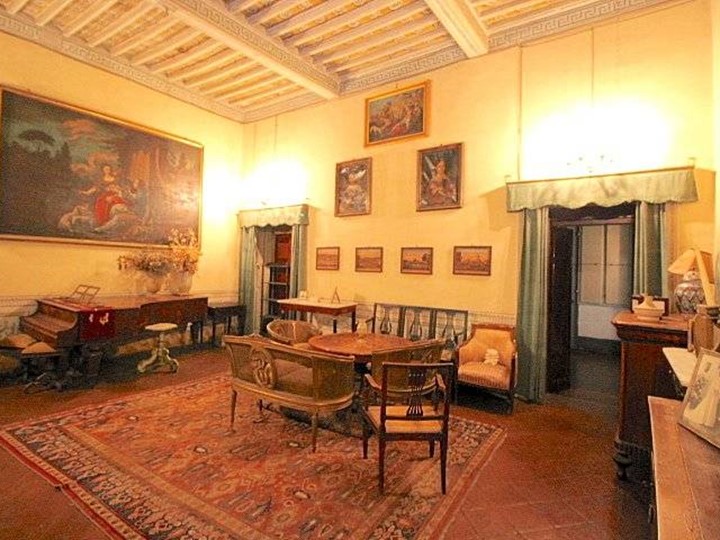 Appartamento in Vendita a Pescia, 890'000€, 1560 m²