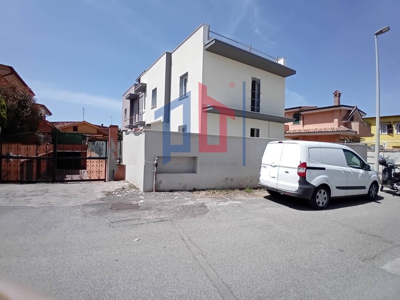 Trilocale in Vendita a Pomezia, zona Martin Pescatore, 127'000€, 69 m²