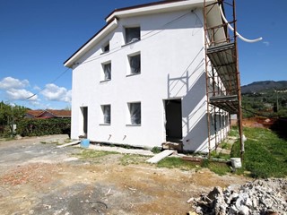 Villa bifamiliare in Vendita a Capannori, zona Marlia, 430'000€, 140 m²