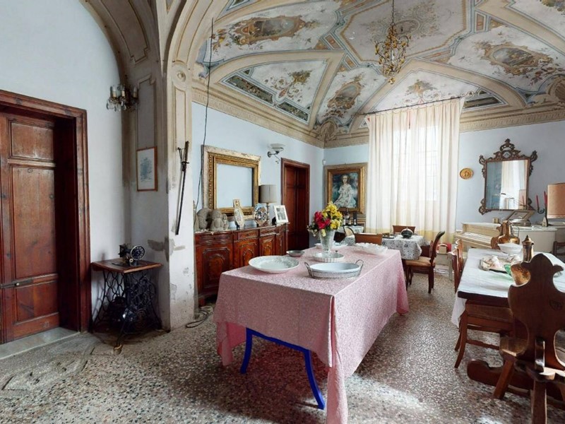 Casale in Vendita a Cascina, 595'000€, 550 m²