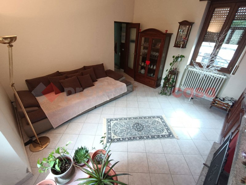 Casa Indipendente in Vendita a Parabiago, 240'000€, 148 m²