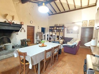 Rustico in Vendita a Vicchio, 170'000€, 240 m²