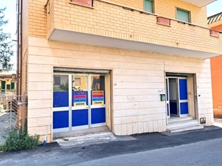 Immobile commerciale in Vendita a Guidonia Montecelio, zona Villanova, 102'000€, 122 m²