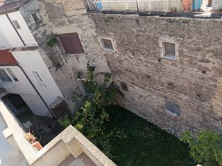 Immobile commerciale in Vendita a Frasso Telesino, zona centro, 70'000€, 100 m²