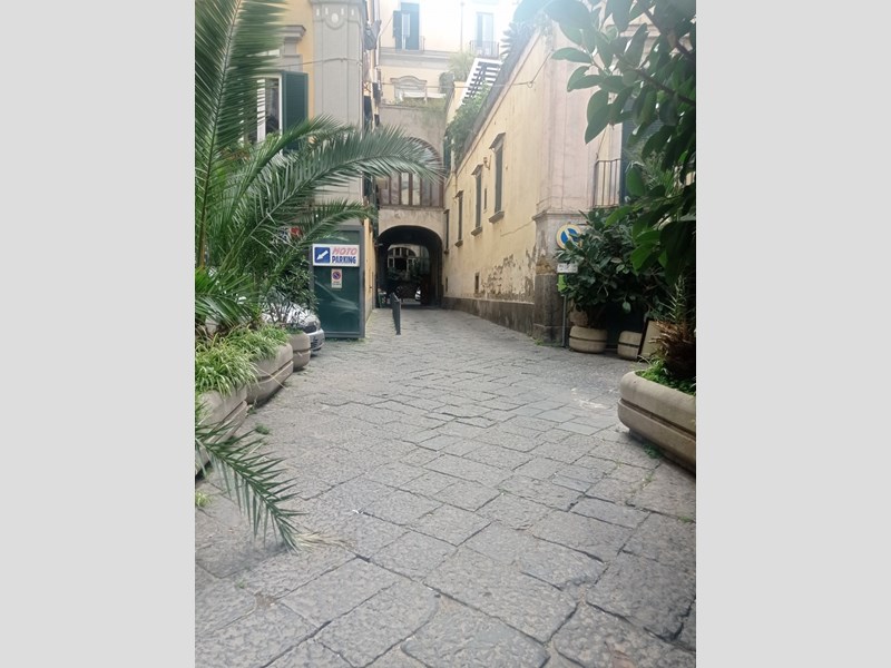 Bilocale in Vendita a Napoli, zona chiaia, 260'000€, 45 m²