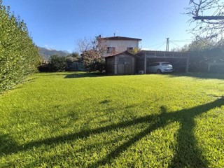 Trilocale in Vendita a Seravezza, 280'000€, 120 m², arredato, con Box