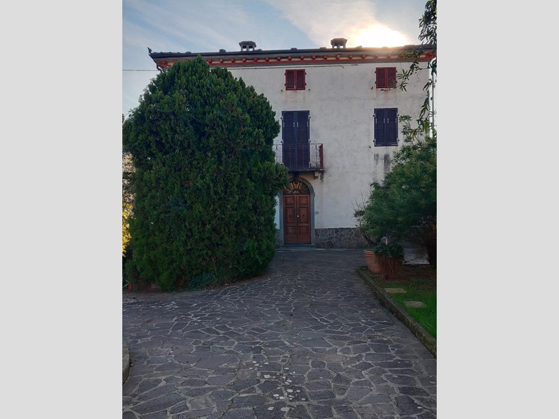 Villa in Vendita a Capannori, zona Colle di Compito, 400'000€, 220 m²
