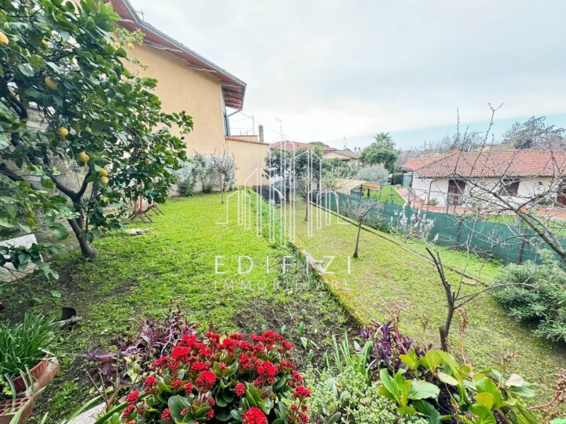 Casa Indipendente in Vendita a Massa, 520'000€, 220 m²