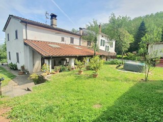 Casa Semi Indipendente in Vendita a Lucca, zona Arliano, 279'000€, 150 m², arredato