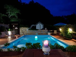 Villa in Vendita a Podenzana, 690'000€, 215 m², arredato