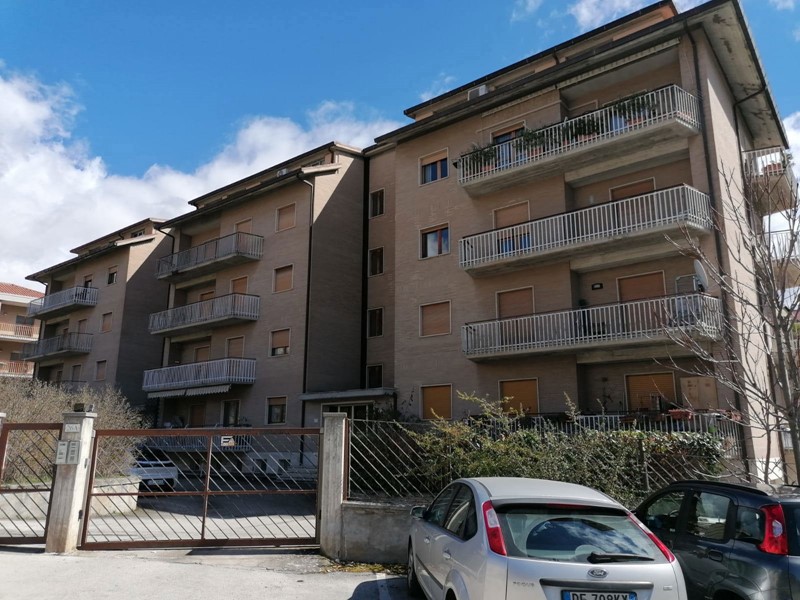Quadrilocale in Vendita a L'Aquila, 133'000&euro;, 115 m²