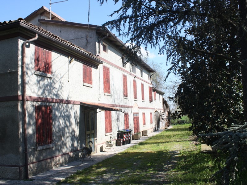 Villa in Vendita a Campogalliano, 130'000€, 400 m², con Box