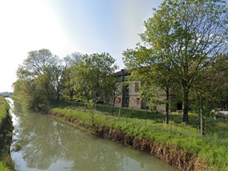 Villa in Vendita a Campogalliano, 130'000€, 400 m², con Box