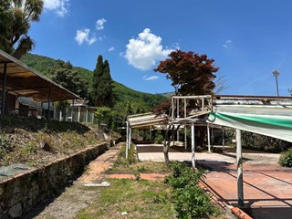 Immobile commerciale in Vendita a Cava de' Tirreni, 720'000€, 