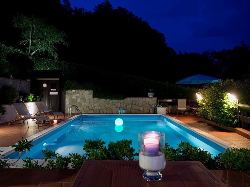 Casa Indipendente in Vendita a Podenzana, 690'000€, 215 m², arredato