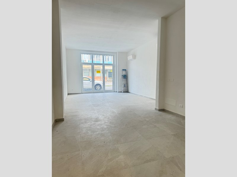 Capannone in Affitto a Pietrasanta, 1'800€, 60 m²