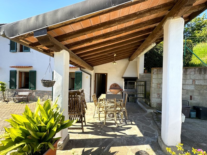 Casa Indipendente in Vendita a Vernio, 270'000€, 180 m²