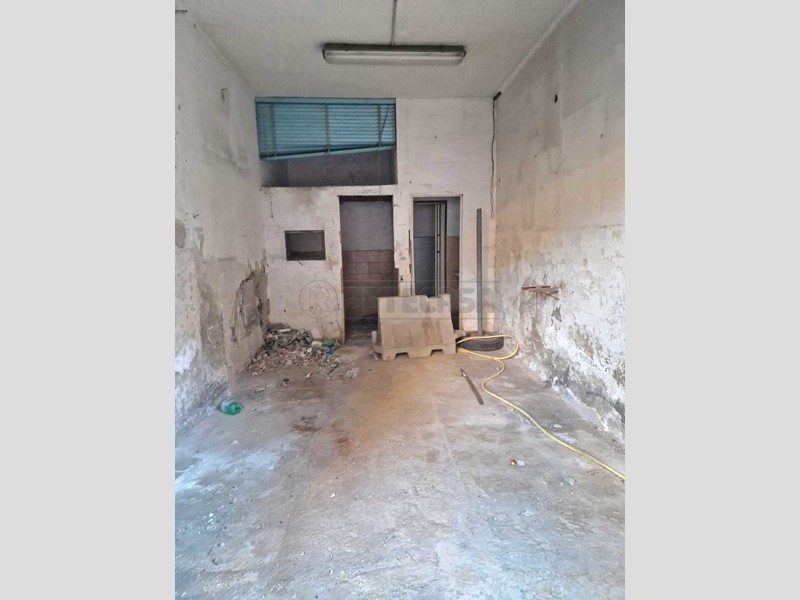 Immobile commerciale in Vendita a Napoli, zona san carlo arena, 30'000€, 22 m²