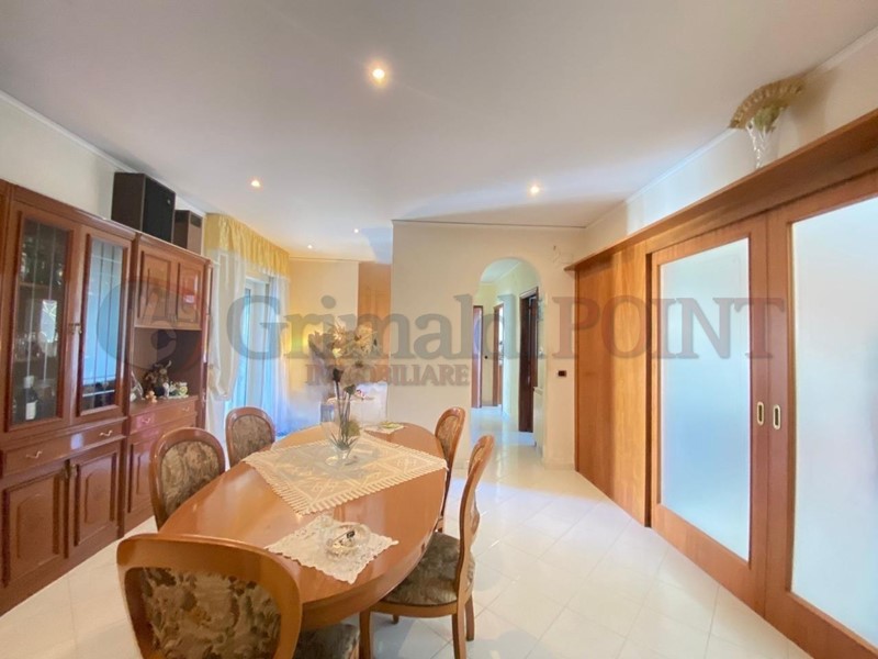 Trilocale in Vendita a Giugliano in Campania, 163'000€, 110 m², con Box
