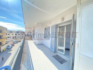 Trilocale in Vendita a Giugliano in Campania, 163'000€, 110 m², con Box