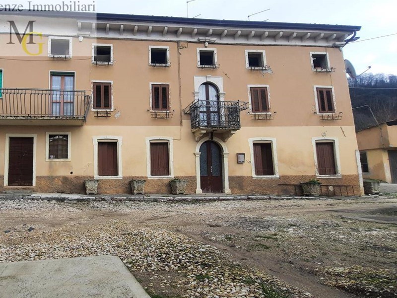 Rustico in Vendita a Vestenanova, 87'000€, 293 m²