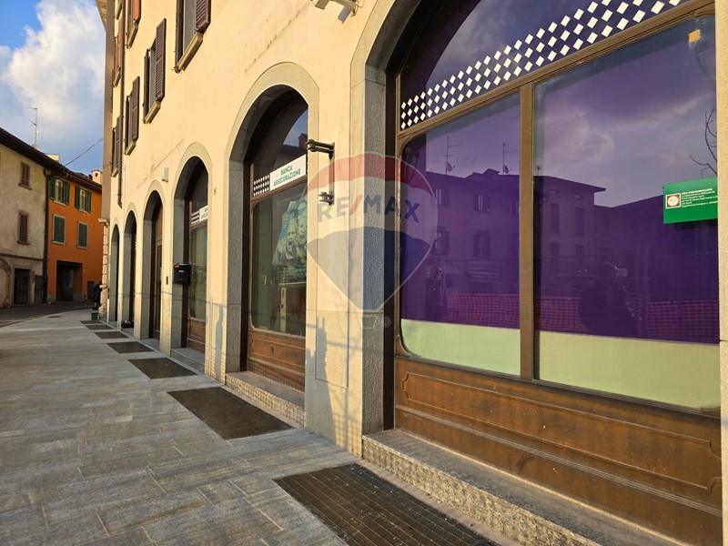 Immobile commerciale in Vendita a Trescore Balneario, 590'000€, 665 m²